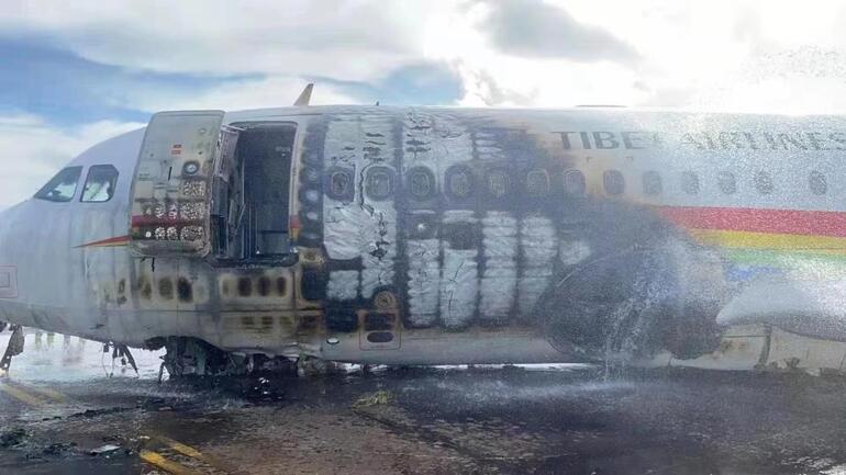 Çinden korkutan görüntüler 122 kişiyi taşıyan uçak pistte alev aldı