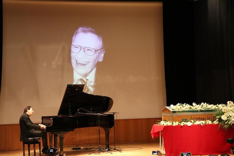 Fazıl Saydans emotionaler Abschied von seinem Vater mit der Komposition meines Vaters Ahmet Say