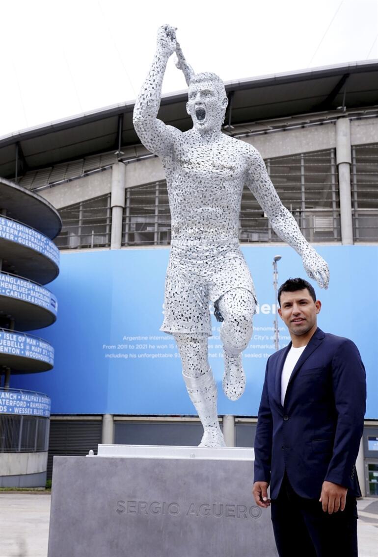 On the anniversary of the historic goal, Manchester City unveils a statue of Aguero