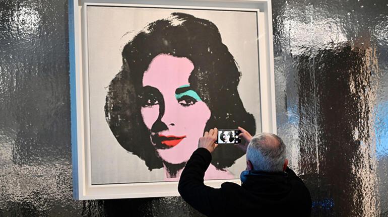 Warhol’un ‘Azize Marilyn’i 20. yüzyılın en pahalı sanat eseri oldu: İşte o tablonun ilginç hikayesi...