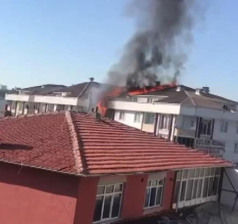 Esenyurtta korkutan yangın: Bir anda tüm apartmanı sardı