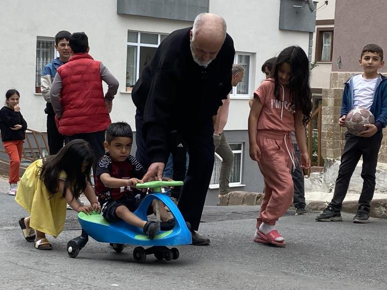 Sancaktepe’de korku dolu an 4 yaşındaki çocuğun üzerinden cip geçti...