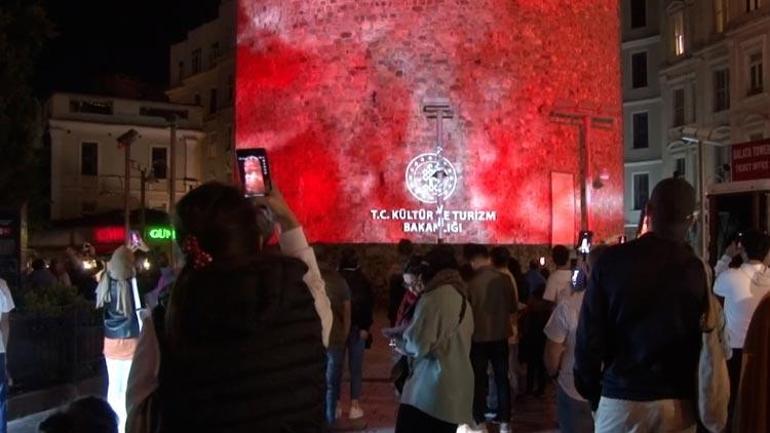 İstanbulun simgesi Galata Kulesinde 19 Mayıs şöleni