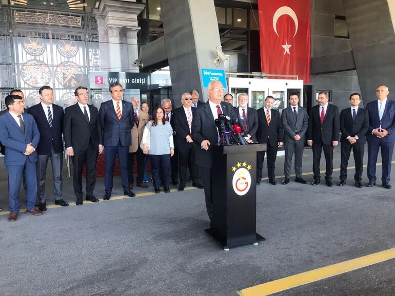 Último minuto: os candidatos presidenciais do Galatasaray Dursun Özbek e Eşref Hamamcıoğlu apresentaram suas listas Adnan Öztürk e Erden Timur...