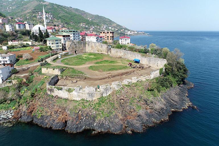 Restos do Castelo de Akçakale saem do fundo do mar e foram encontrados a uma profundidade de 80 metros