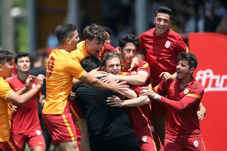 U19 derbisinde Galatasaray Beşiktaşı farklı geçti Yunus Akgün...