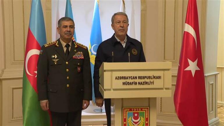 Bakan Akar Azerbaycanda Mehter ile karşılandı