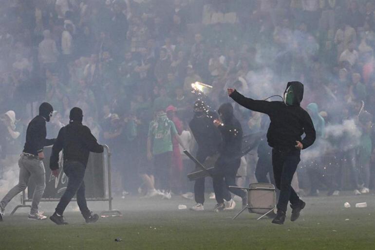 Big events erupted during the Auxerre - Saint-Etienne match in France After the Champions League...