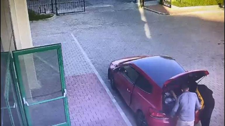Camiden elektrik kablolarını çaldılar: O anlar kamerada