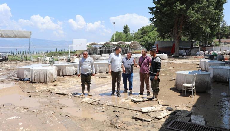Burdurda düğünü sel bastı Davetliler kaçacak yer aradı