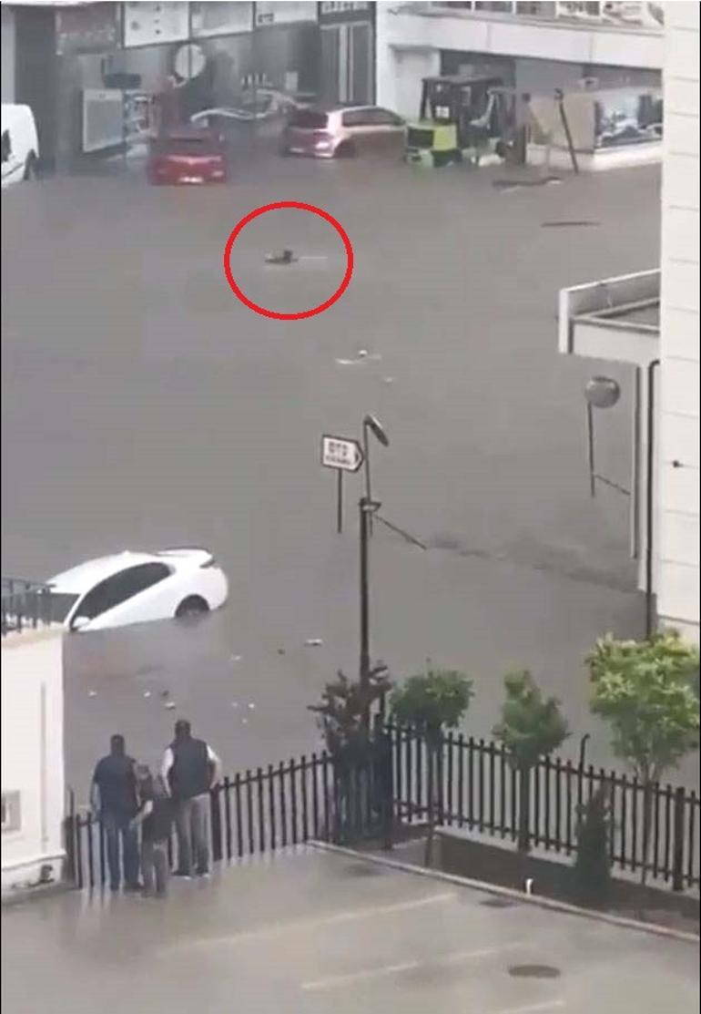 Dernière minute ... Inondation après de fortes pluies à Ankara Des véhicules sont immergés dans l'eau