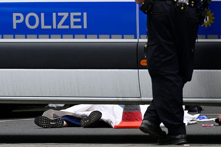 Almanyada aracıyla yayaların arasına dalmıştı... Ermeni asıllı bir Türkiye karşıtı çıktı