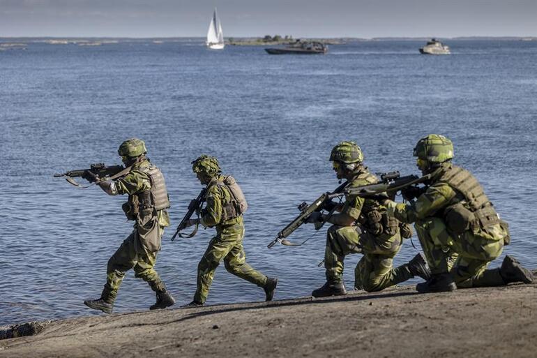 Dünya bu görüntüleri konuşuyor... İsveç ve ABD askerlerinden dikkat çeken tatbikat