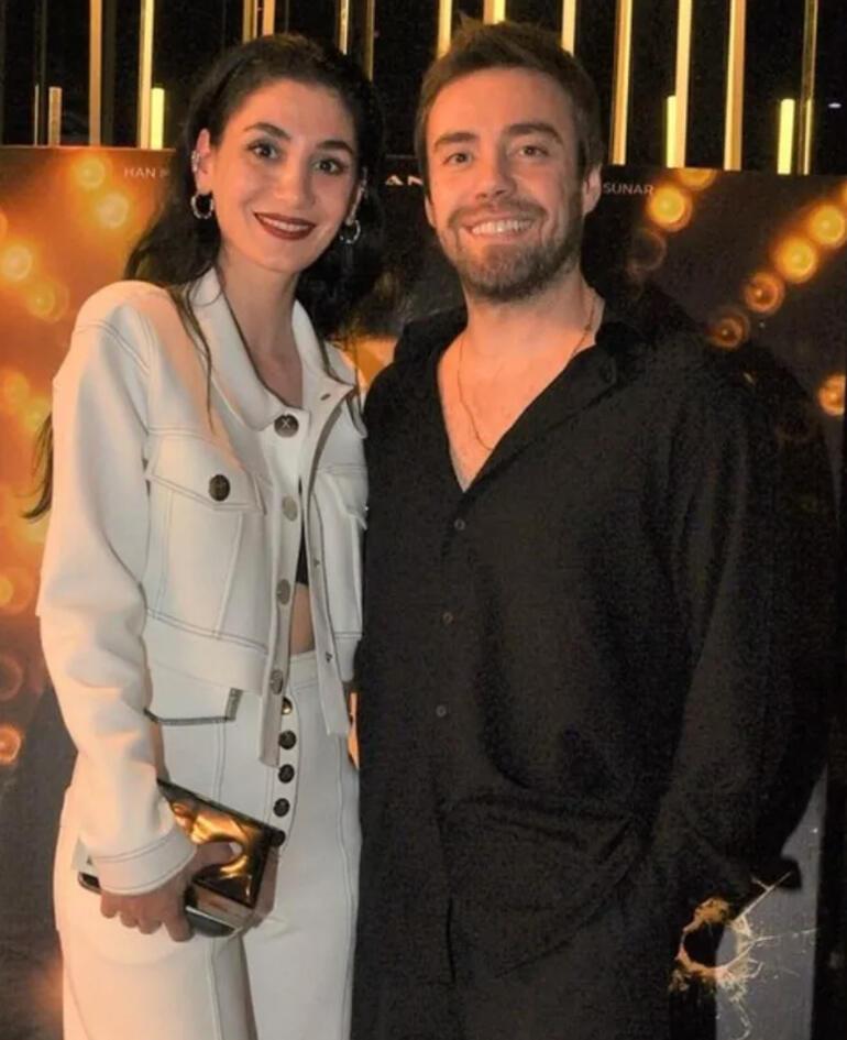 Murat Dalkılıç machte ein Duett mit seiner Freundin Sitare Akbaş