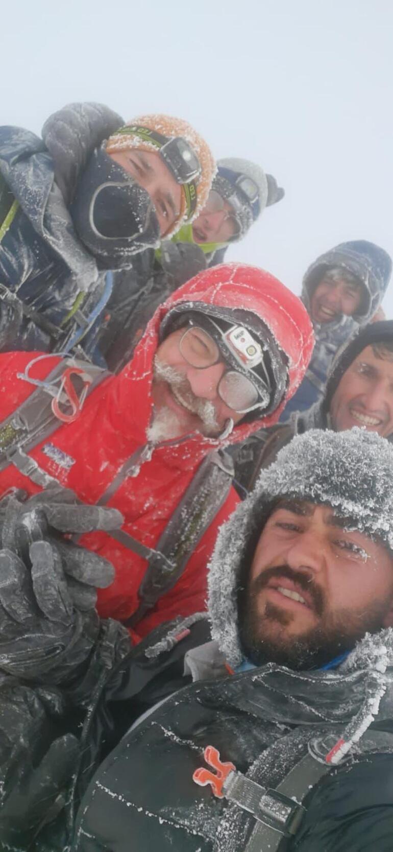 Ağrı Dağına tırmanan Fransızlar, kar ve fırtınaya yakalandı