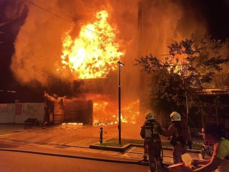 Ailesine kızdı, evi ateşe verdi: 8 ölü