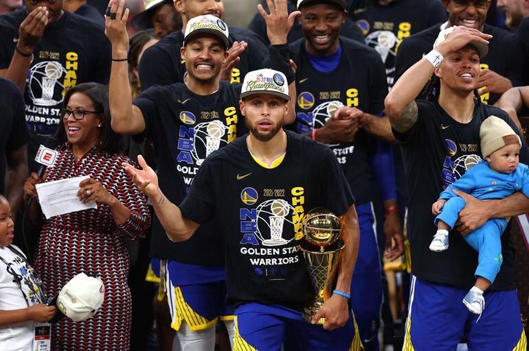 Son dakika: NBA şampiyonu Golden State Warriors'ın yüzde 0.1 şansı gerçek oldu... Stephen Curry'nin hamlesi geceye damga vurdu...