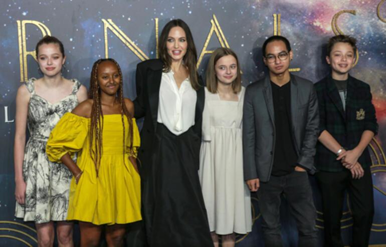 Gizli yetenek Angelina Jolie ve Brad Pitt'in en büyük kızı Shiloh Butterfly olarak ortaya çıktı