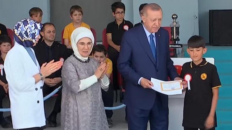 No último minuto... O entusiasmo de 18 milhões de estudantes pelos boletins escolares... Erdoğan: Sempre demos à educação a maior parte do nosso orçamento.