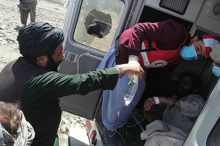 Afganistan’da deprem: Yüzlerce ölü ve yaralı var