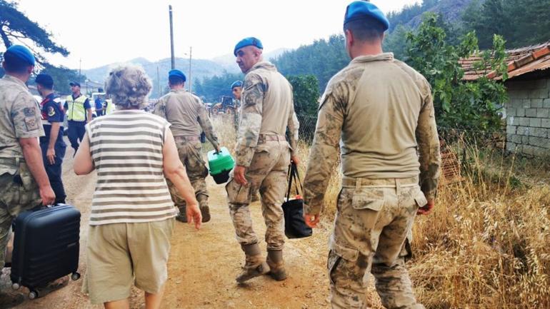 Son dakika: Marmarisâte orman yangınında son durum CumhurbaÅkanı ErdoÄan helikopterle inceleme yaptı
