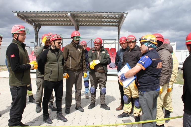 Son dakika... Marmaristeki orman yangınında ikinci gün CNN TÜRK ekibi alevlerin ortasında kaldı