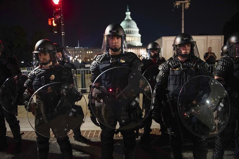 ABDde öfke gecesi: On binlerce kişi sokağa döküldü