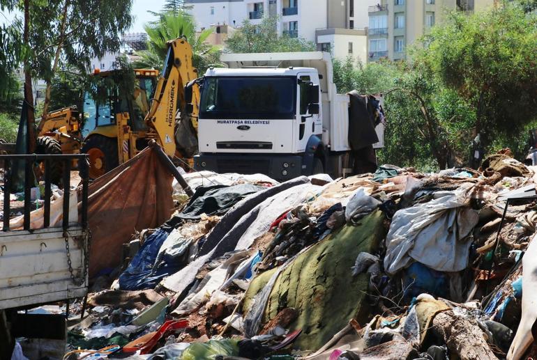 Antalyada polis ve zabıtadan kötü görüntü baskını