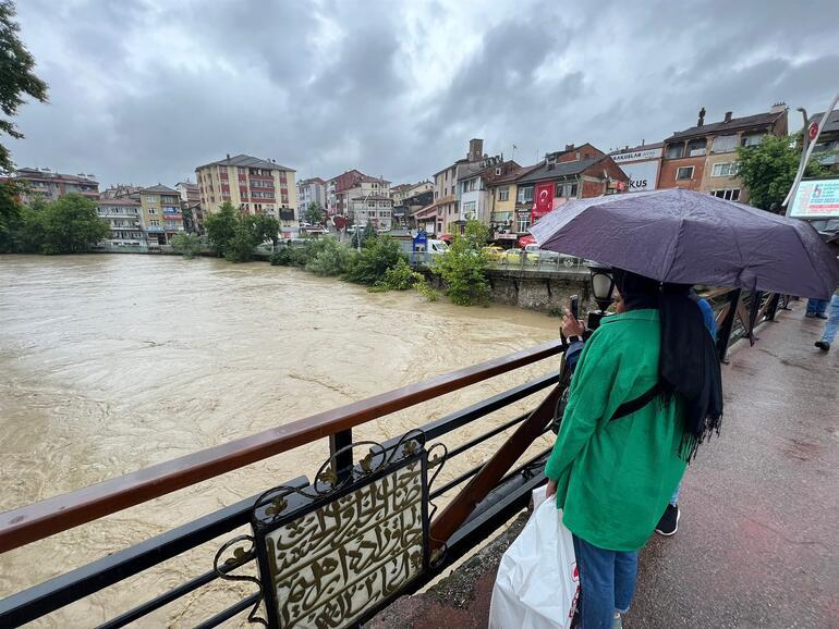 Meteorolojiden Zonguldak, Bartın, Kastamonu, Karabük ve Sinopta kuvvetli yağış uyarısı Prof. Dr. Orhan Şen: Kritik saatler başladı