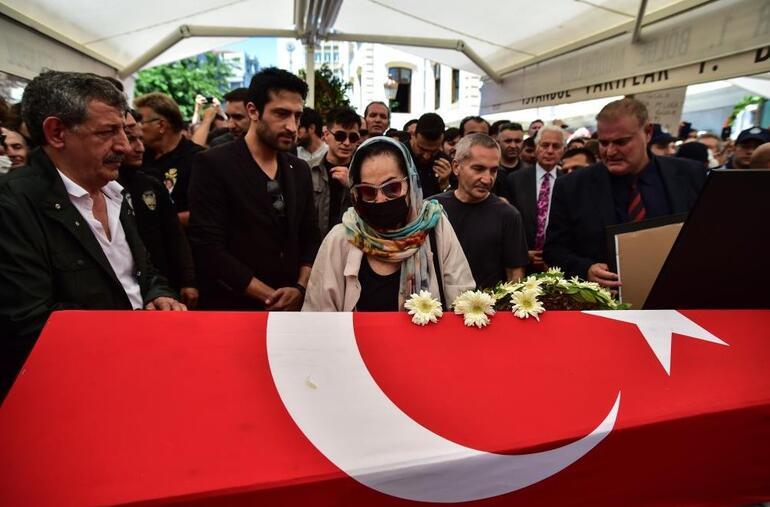 Adiós a Cüneyt Ark de Türkan Şoray... Rompió a llorar