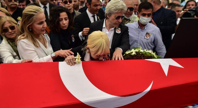 Abschied von Cüneyt Ark von Türkan Şoray... Sie brach in Tränen aus