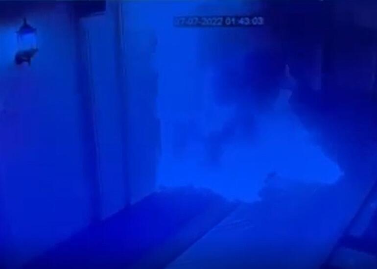 Gaziantepte bir kişi cami kapısını benzin dökerek ateşe verdi Valilikten açıklama