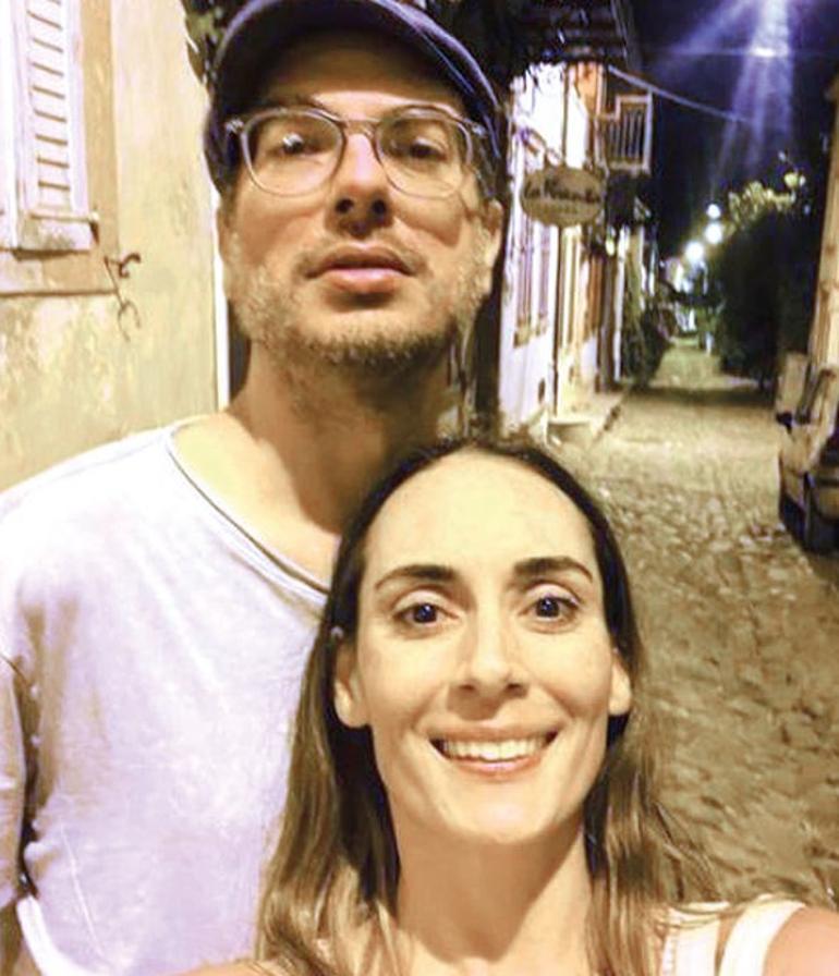 Seda Sayan compartió su foto con su suegra... Puso las percepciones patas arriba