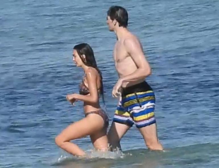 Ebru Şahin ve Cedi Osman Çeşme’de balayında