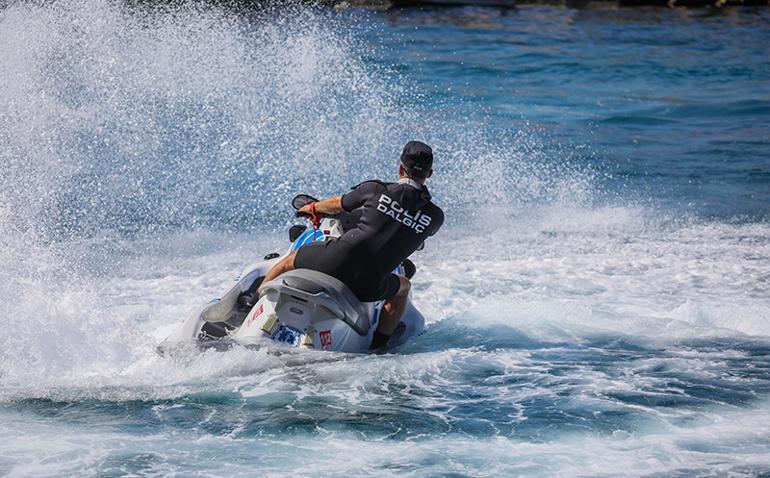 Antalyada deniz polisi, jet-ski ile hayat kurtaracak