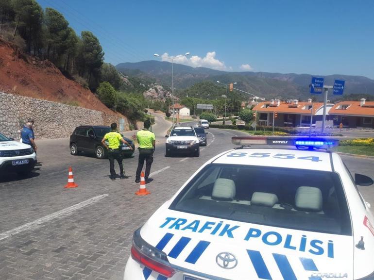 Son dakika: Datçada orman yangını Karayolu kapatıldı, evler tahliye edildi