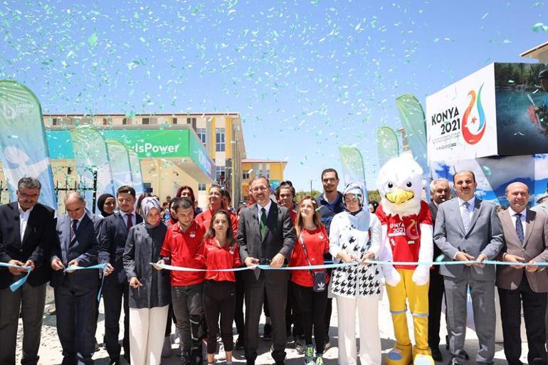 Bakan Kasapoğlu, Konya’da Olimpik Yüzme Havuzu’nun açılışını yaptı