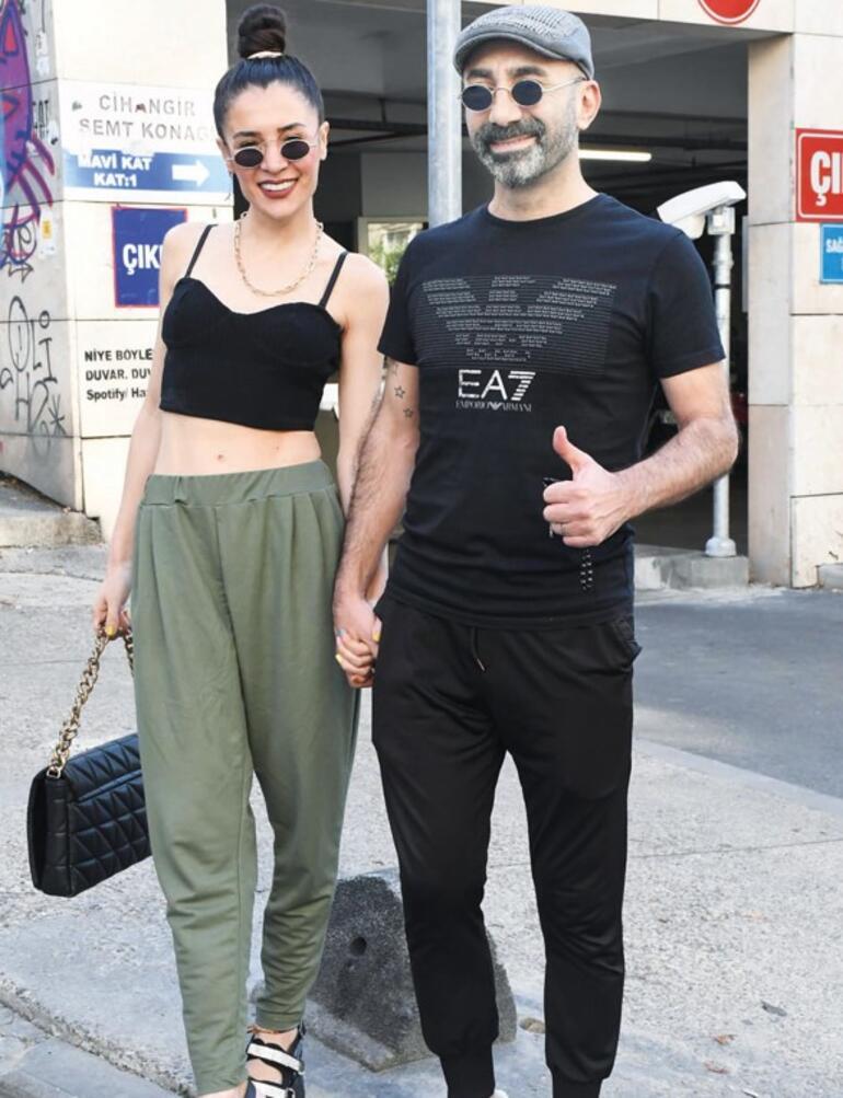 Hakan Sabancı è a Mykonos con la modella italiana