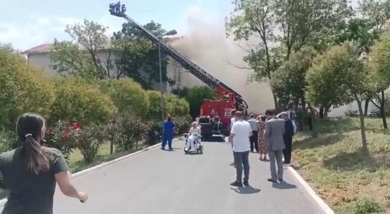 Balıklı Rum Hastanesinde büyük yangın Alevler hızla büyüdü: Hastalar tahliye edildi