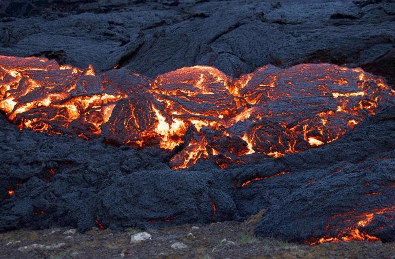 Volcano eruption in Iceland spewing lava from cracks, 400 earthquakes occurred...