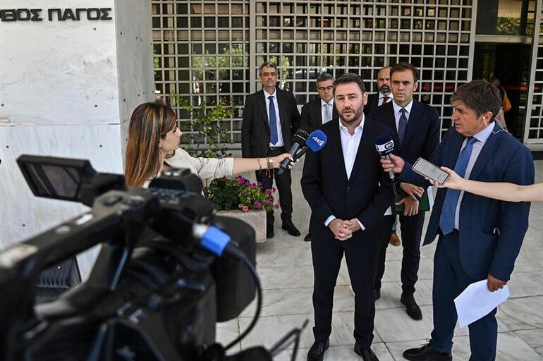 Σκάνδαλο κατασκοπείας που συγκλόνισε την Ελλάδα, παραιτείται ο επικεφαλής της υπηρεσίας πληροφοριών