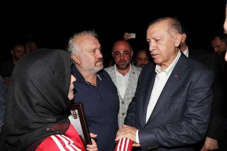 Cumhurbaşkanı Erdoğan, şehit Sarının ailesini ziyaret etti
