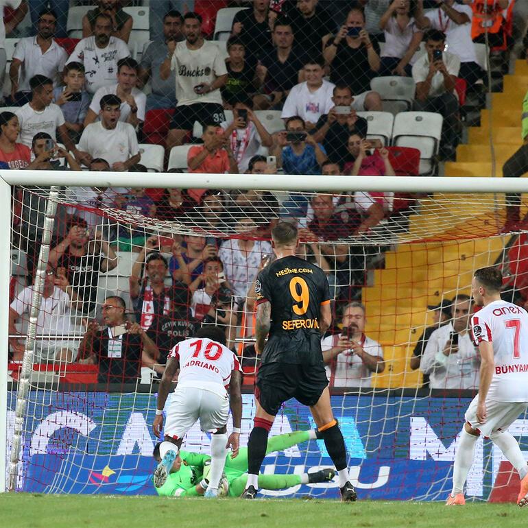 Antalyaspor-Galatasaray maçında tepki Okan Buruk çok sinirlendi, Musleradan dikkat çeken hareket...