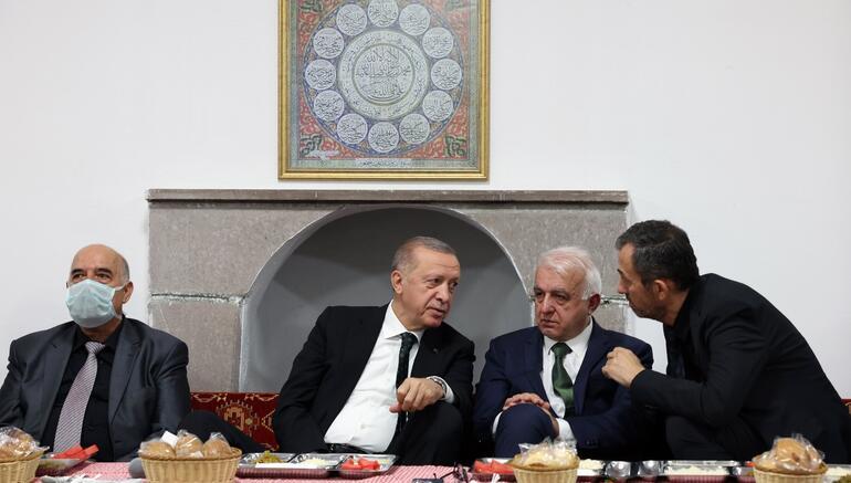 Cumhurbaşkanı Erdoğandan Hüseyin Gazi Cemevine kritik ziyaret Muharrem Ayı iftarına katıldı