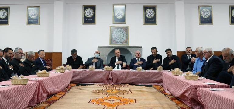 Cumhurbaşkanı Erdoğandan Hüseyin Gazi Cemevine kritik ziyaret Muharrem Ayı iftarına katıldı