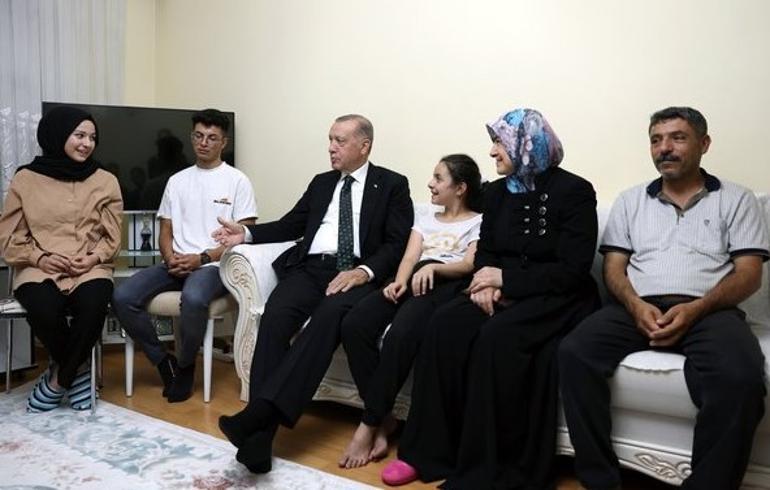 Cumhurbaşkanı Erdoğandan Hüseyin Gazi Cemevine kritik ziyaret Muharrem Ayı iftarına katıldı
