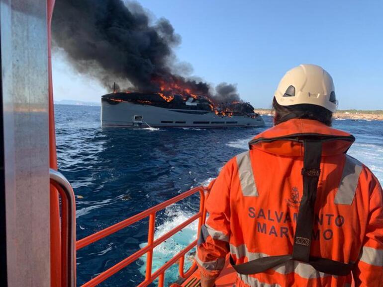 He had just received it a month ago… The £20 million yacht burned out while everyone was watching it.
