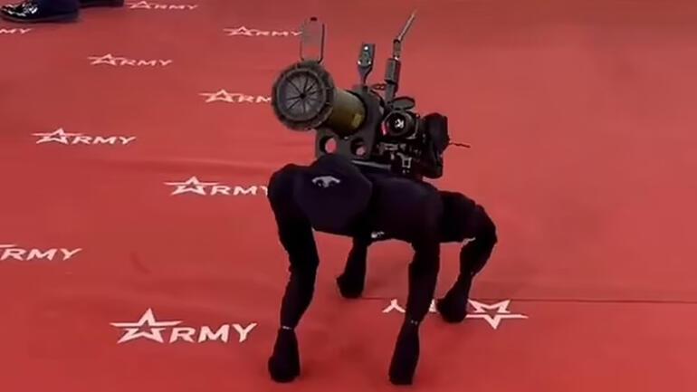 Sosyal medya Rusyanın yeni silahını konuşuyor Sırtında tanksavar roketatar taşıyan robot köpek...