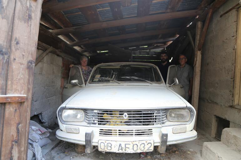 Artvinde eşinin hatırası otomobili 36 yıl garajda sakladı