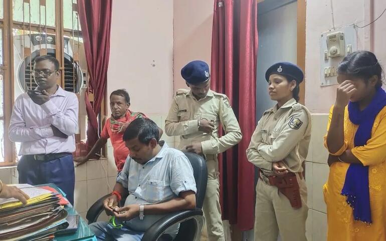 Incredible event in India... Criminal gang set up fake police station and defrauded hundreds of people